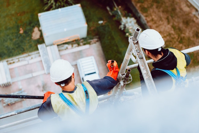 workers_scaffolding_harness_fall_protection