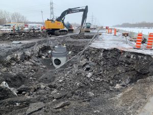 ALI Excavation is conducting major renovation work on the Port of Ste-Catherine. 